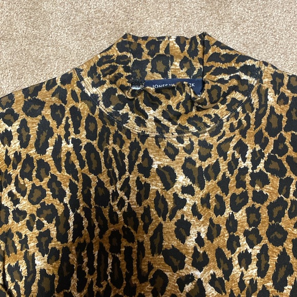 *NWOT* Jones New York Signature, large, cheetah print, mock turtleneck - Picture 2 of 9